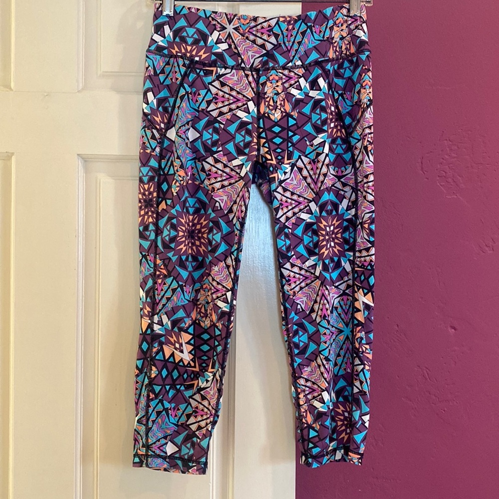 SWEATY BETTY Abstract Cropped Workout Leggings size medium